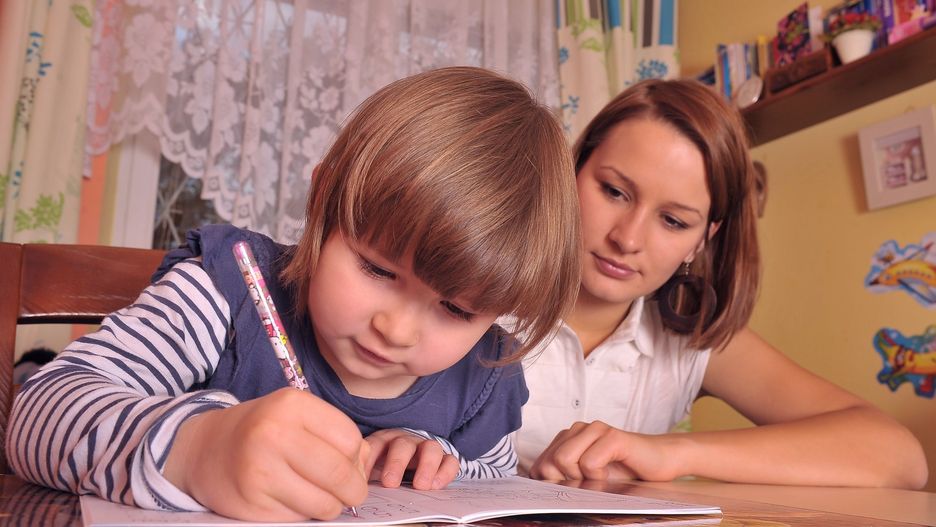 Pomoc w nauce jest priorytetem dla wielu ambitnych matek