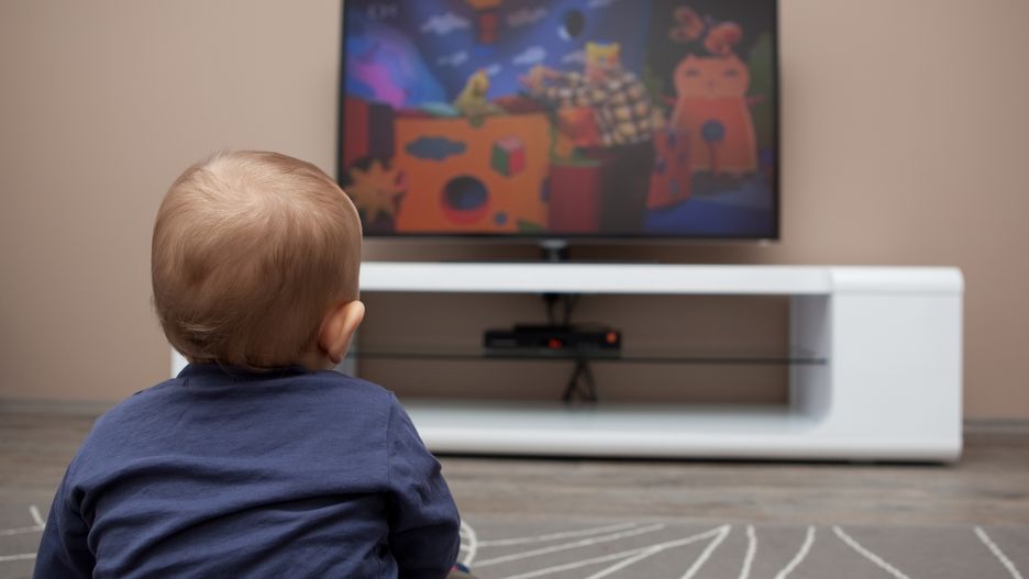 Do 2 roku życia dzieci nie powinny oglądać telewizji.