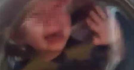 Zamknęli dziecko w pralce. Kim są zatrzymani oprawcy?