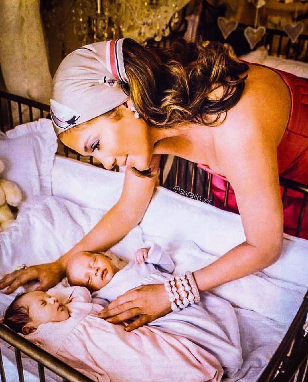 Jennifer Lopez z dziećmi. Archiwalne zdjęcie