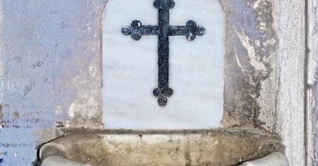 Kobieta wypędzała z córki i męża demony. Teraz nie może się do nich odzywać