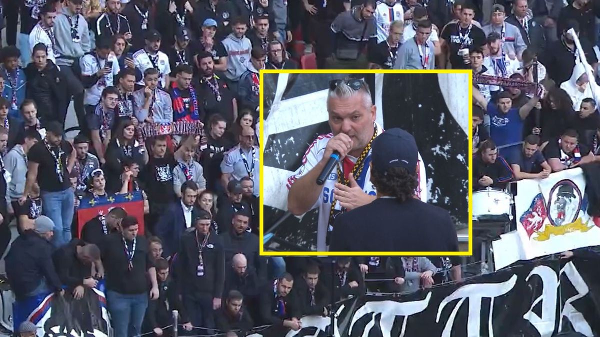 Na zdjęciu: rozmowa Fabio Grosso z ultrasami Olympique Lyon