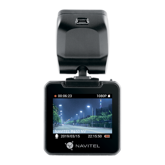 NAVITEL R650 NV – widok od strony kierowcy.