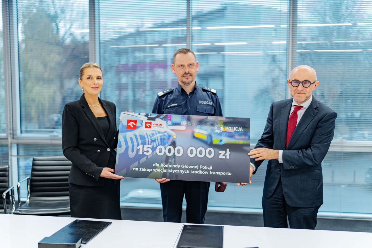 Współpraca dla bezpieczeństwa. Umowa z Komendą Główną Policji i 15 mln zł na sprzęt od Fundacji ORLEN