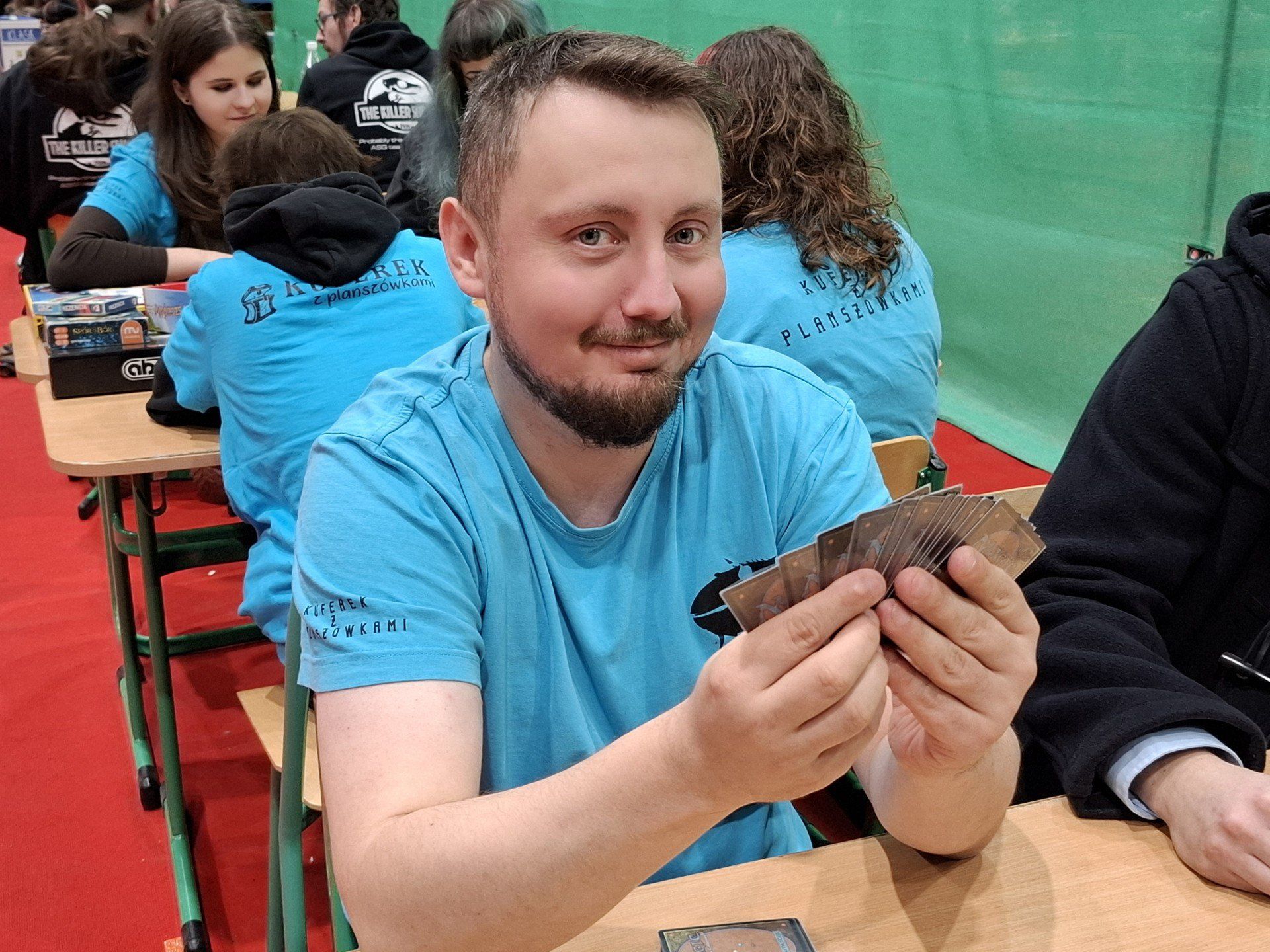 Pomysłodawcą Starachowickiego Festiwalu Gier Planszowych jest miłośnik planszówek, Michał Pajek z Kuferka z Planszówkami.