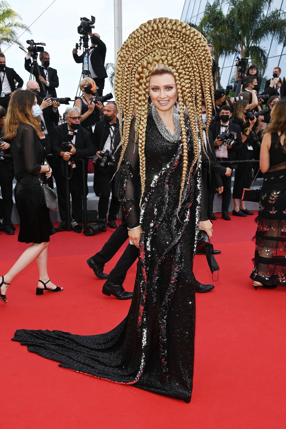 Elena Lenina ZNÓW szokuje na czerwonym dywanie w Cannes
