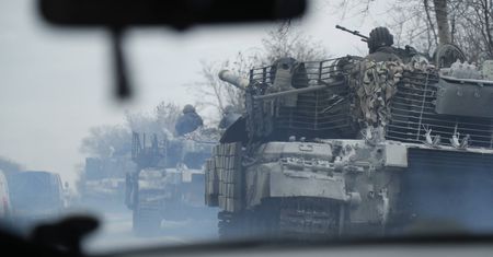 Wojna w Ukrainie. Rosja wycofuje jednostki, bo nie dają rady. "Umierają jak muchy"