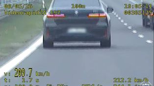 Ponad 200 km/h na S7. Dwoje kierowców zatrzymanych przez policję