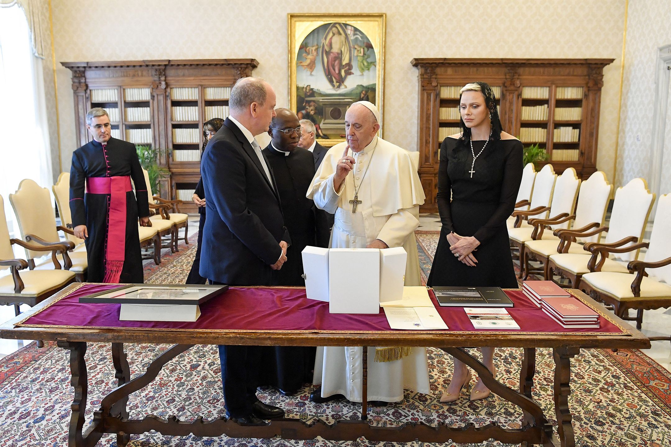 Księżna Monako towarzyszy mężowi w Watykanie