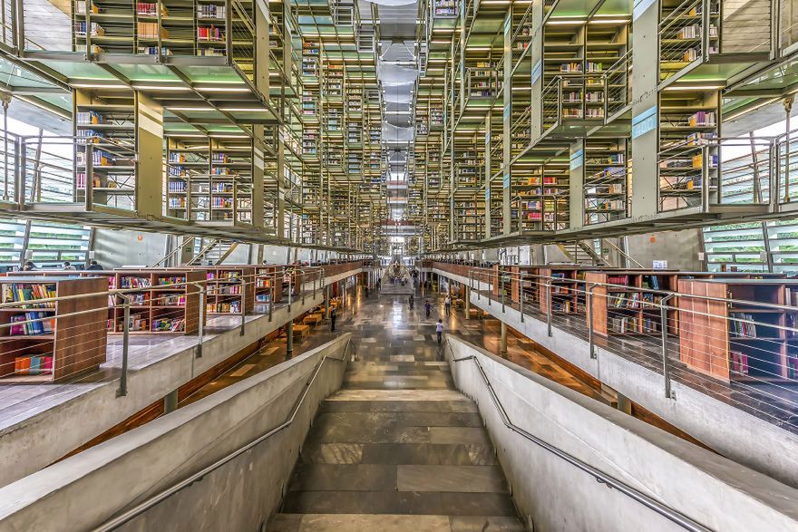 Zobacz najpiękniejsze biblioteki całego świata w jednym projekcie 18