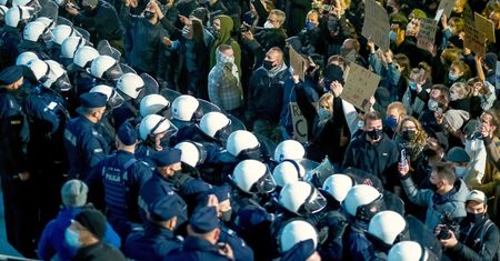 W całej Polsce wrze. W ruch poszły pałki i gaz pieprzowy