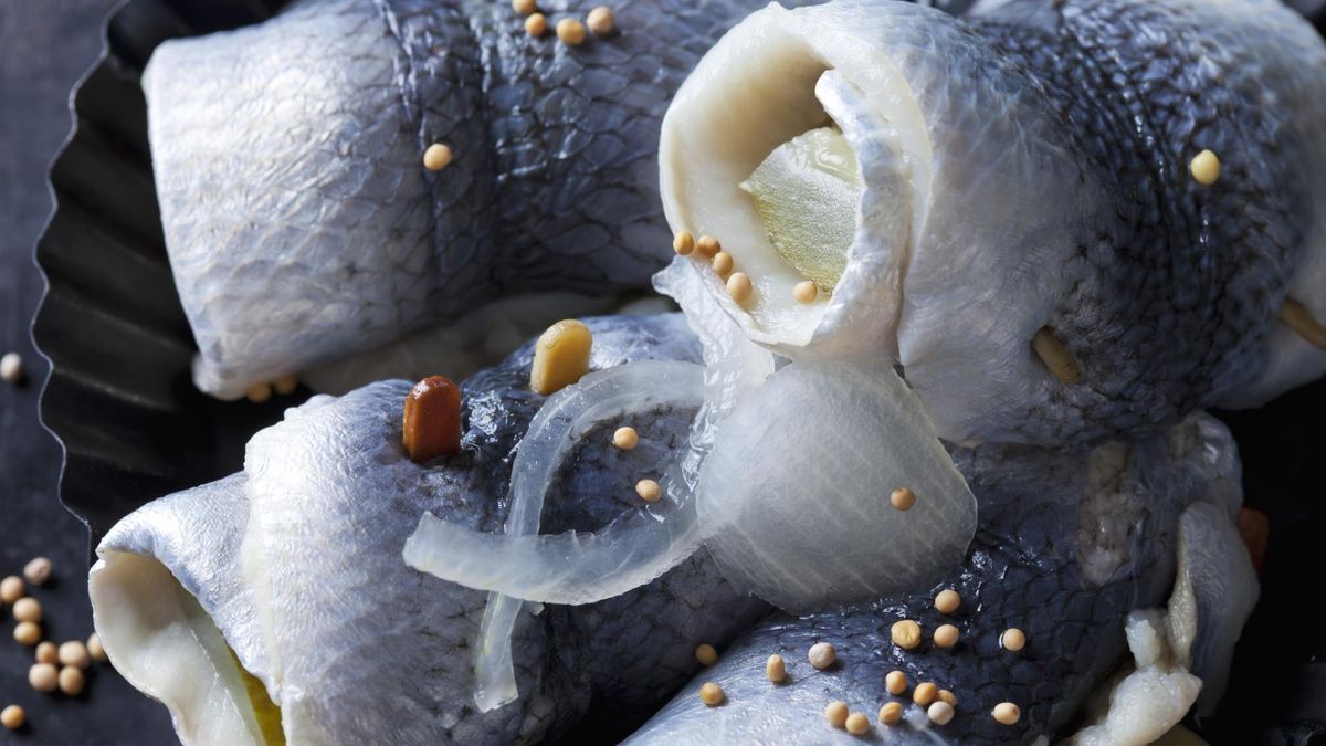 Śledzie mogą być zdatne do spożycia nawet przez 6 tygodni.