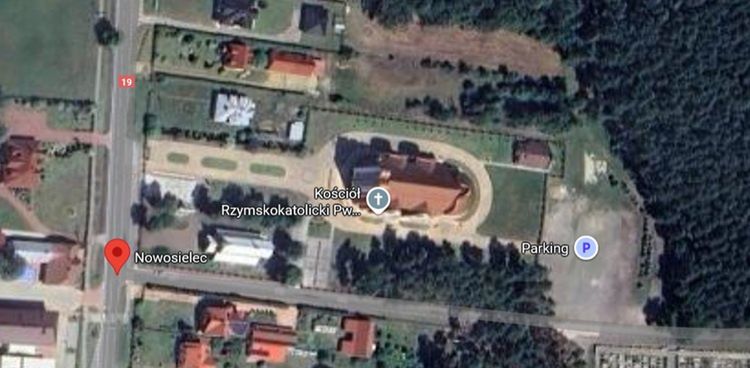 Okolica kościoła w Nowosielcu na Podkarpaciu