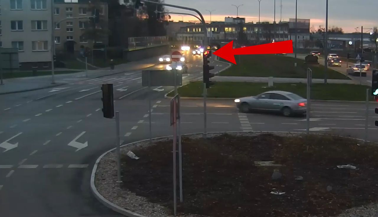 Miała czerwone światło. Nie zatrzymała się. Dramatyczne nagranie