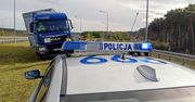 Próbował zawrócić ciężarówką i wjechać pod prąd na S3, bo tak kazała mu nawigacja