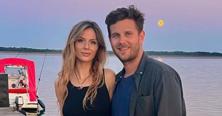 Antek Królikowski wrzucił NOWE zdjęcie z Izabelą. Fani w formie: "Buciki by pan wyczyścił" (FOTO)