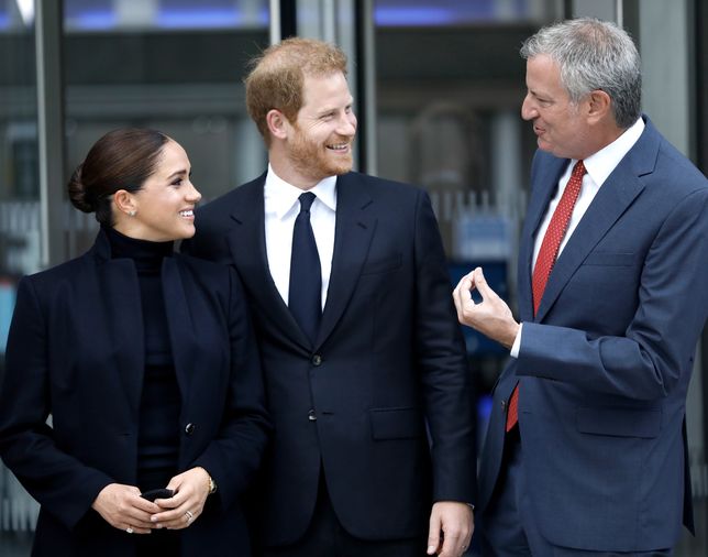 Duke and Duchess of Sussex Visit New Yorkepa09483657 Britain's Prince Harry, Duke of Sussex (C) and his wife Meghan, Duchess of Sussex (L) and New York City Mayor Bill de Blasio speak in front of the World Tase Center in New York, New York, USA, 23 September 2021. The couple will attend the Global Citizen Concert in Central Park to stress the importance of global vaccine equity to end the coronavirus disease (COVID-19) pandemic.  EPA/PETER FOLEY Dostawca: PAP/EPA.PETER FOLEY