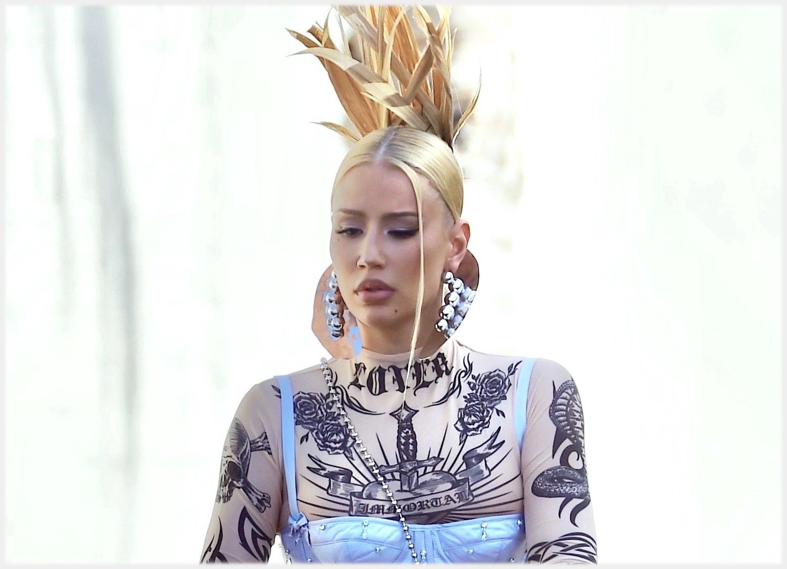 Iggy Azalea zajmuje się synkiem na planie nowego teledysku