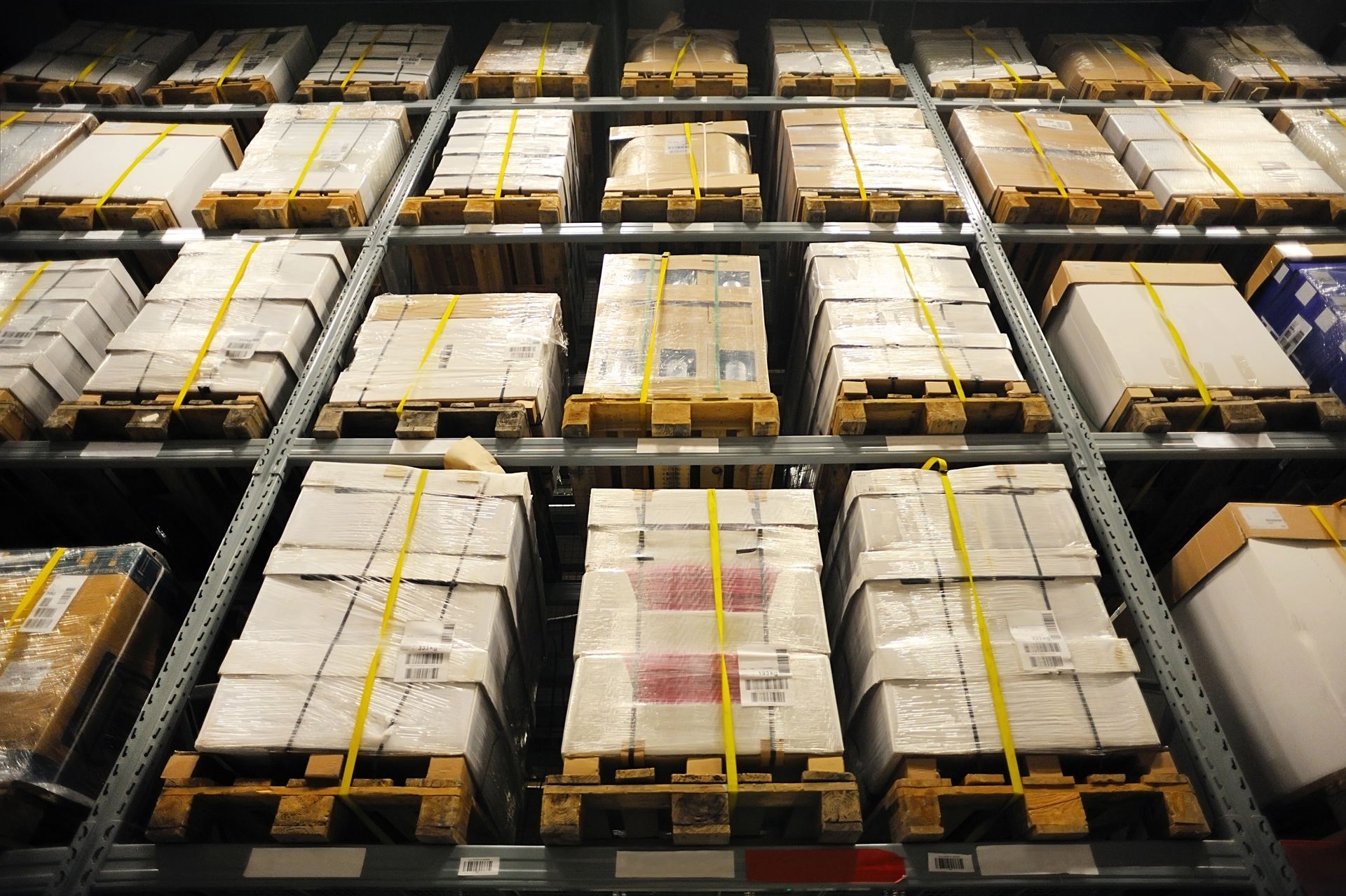 Więzienie za oszustwo na palety z ubraniami. Straty sięgają 10 tys. zł