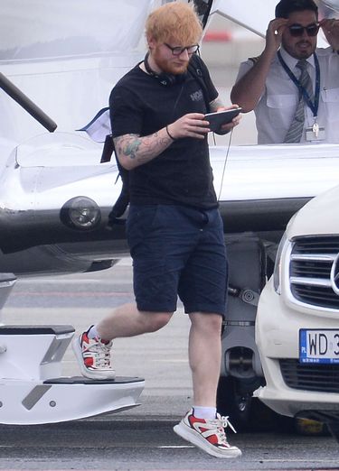 Ed Sheeran na lotnisku w Warszawie