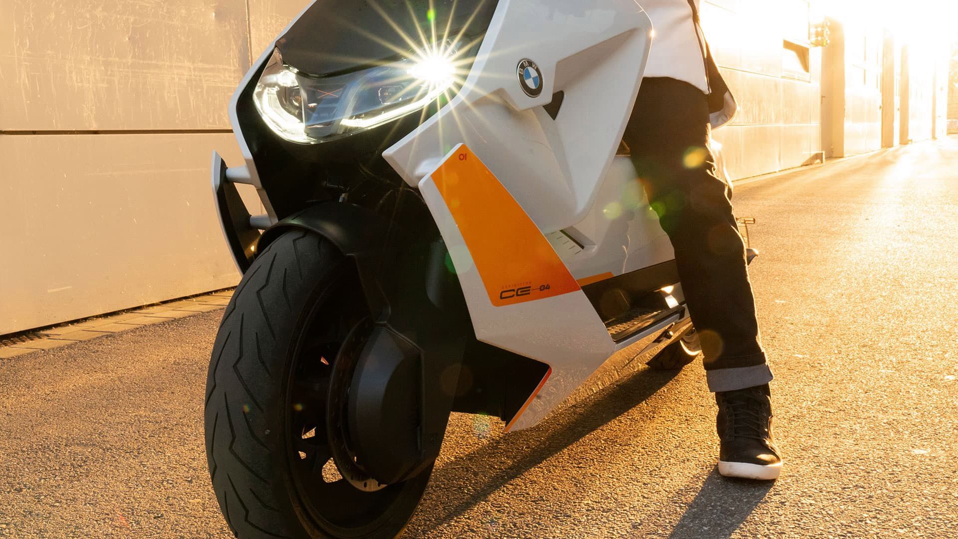 BMW zaprojektowało skuter, który spokojnie mógłby znaleźć się w Cyberpunk 2077 2