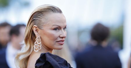 Anderson wyznaje: ""Playboy" uratował mi życie po tym, jak doświadczyłam molestowania"