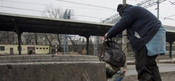 1,5 tysiąca bezdomnych w Warszawie nie otrzymuje pomocy. "Ciągle ich przybywa"