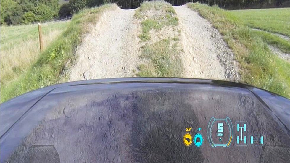 Znikająca maska Land Rovera. Rozszerzona rzeczywistość wyeliminuje martwe punkty 1