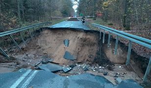 Koszmar w Łobzie. Droga zamieniła się w ośmiometrowy lej