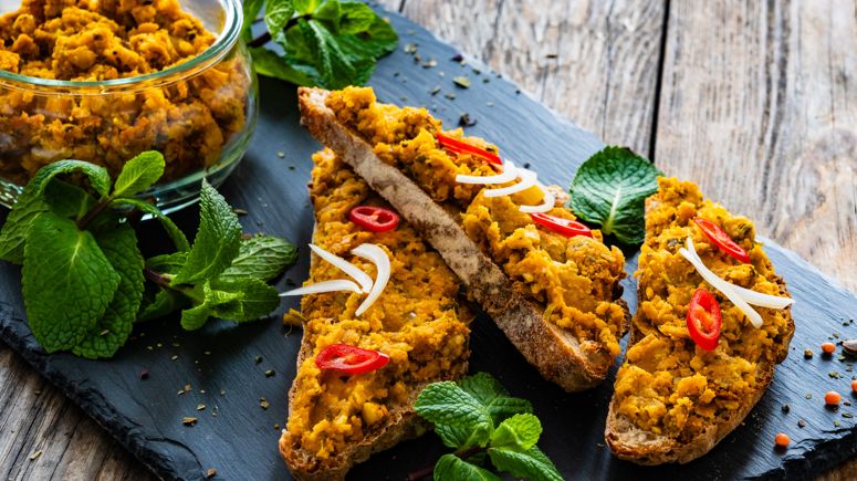 Ta pasta kanapkowa jes brzegi napakowana białkiem i błonnikiem 