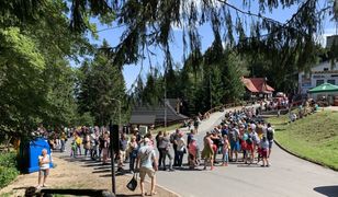 Tłumy w Karpaczu. Nie tylko Zakopane przeżywa oblężenie