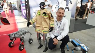 Międzynarodowe Targi Sprzętu i Wyposażenia Straży Pożarnej i Służb Ratowniczych Ifre-Expo w Kielcach. Ciekawostką strażak robot