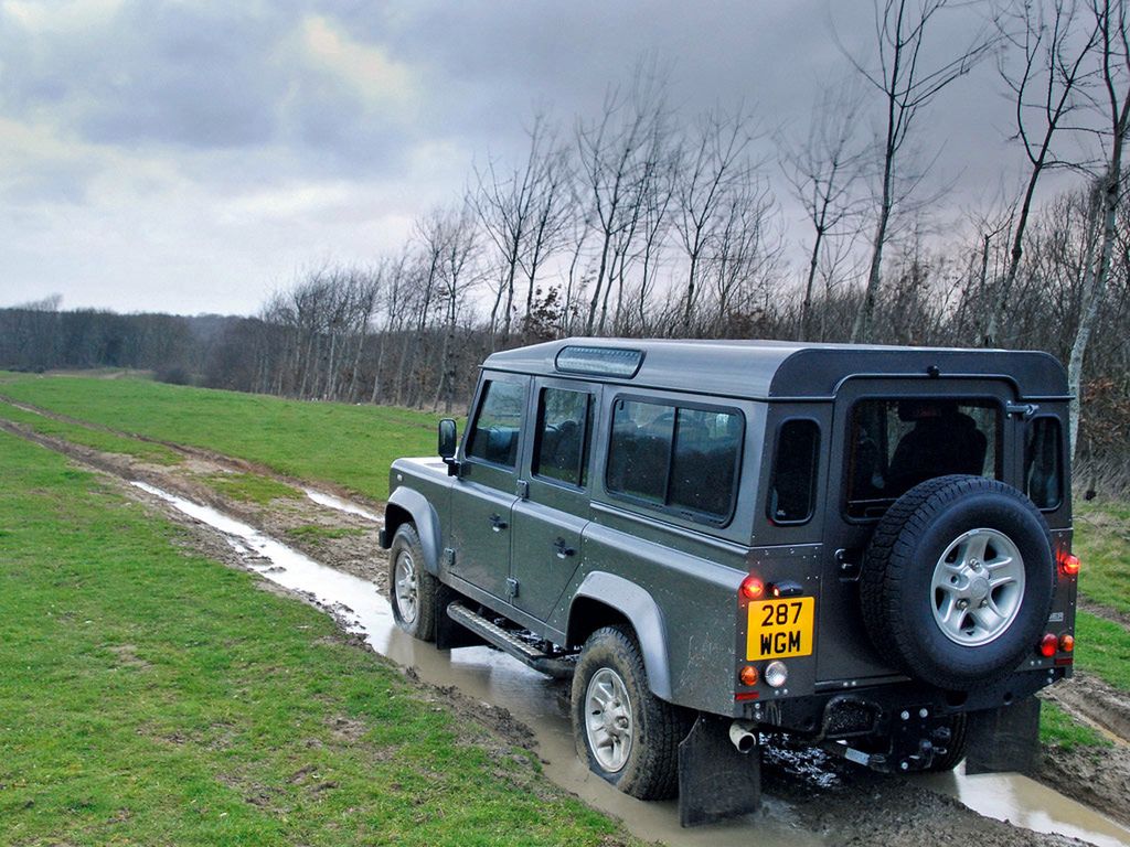 Land Rover Defender 110 Station Wagon UK-spec (2007)