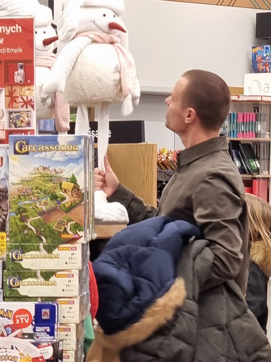 Marcin Hakiel na zakupach z córką i partnerką