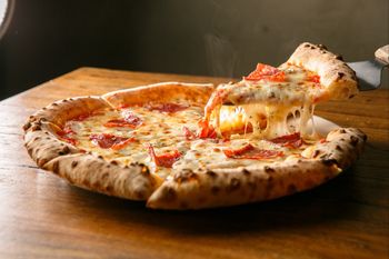 Słynna sieć pizzerii zamyka 250 lokali w USA. Działa też w Polsce