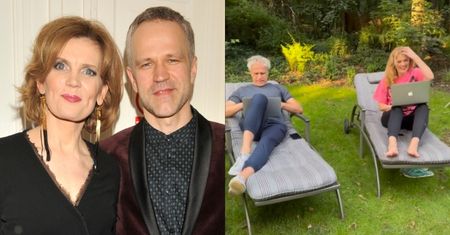 Tak mieszkają Dorota Chotecka i Radosław Pazura: białe i beżowe wnętrza, drewniane dodatki i duży ogród (ZDJĘCIA)