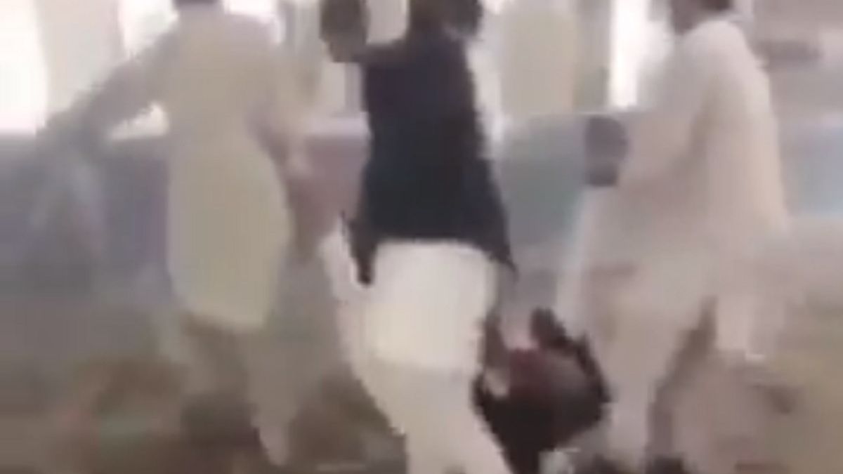 Zamach w meczecie w Kabulu. 