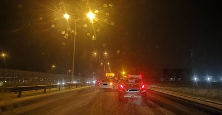 Utrudnienia na wylotówce z Lublina. Pługosolarka zderzyła się z jeepem