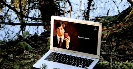 Grubas HP w depresji, czyli rozwiązanie konkursu "Czym może nas zaskoczyć MacBook?"