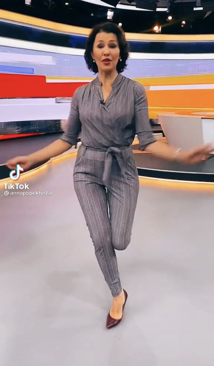 Anna Popek TRZĘSIE BIUSTEM, śpiewając "BO WE MNIE JEST SEKS"...