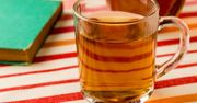 Lubisz pić herbatę? Sprawdź, z czym nie wolno jej łączyć