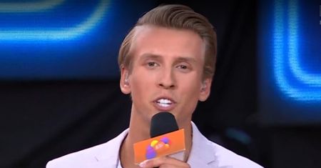 Wpadka syna Jakimowicza podczas debiutu w TVP. Koleżanki rzuciły się na pomoc