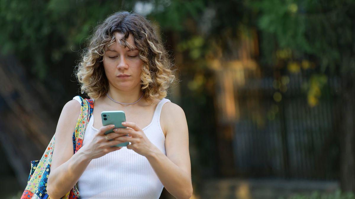 Smartfon może służyć cyberprzestępcom. Uważaj na oszustwa SMS