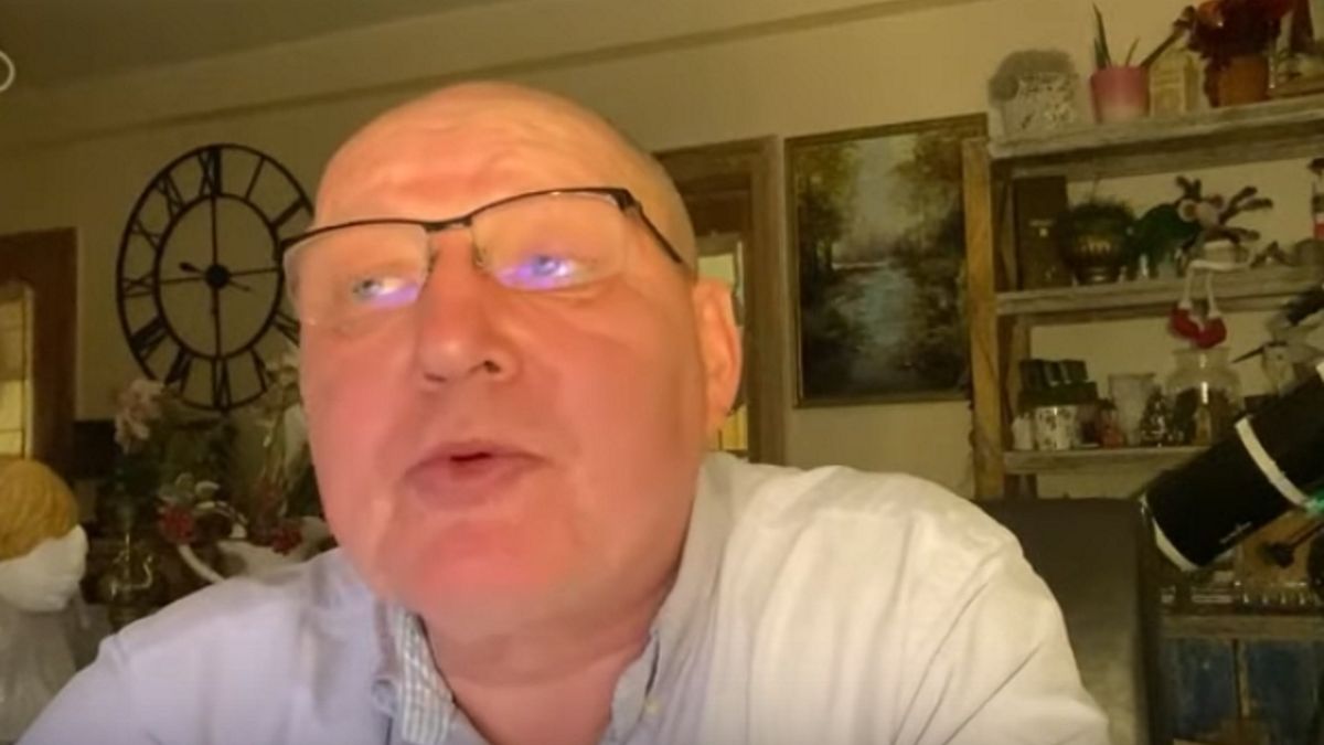 Jasnowidz Krzysztof Jackowski dzieli się swoimi wizjami z internautami na swoim kanale z YouTube. 