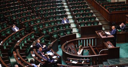Inflacja "zjada" kraj. Politycy już pracują nad podwyżkami swoich pensji
