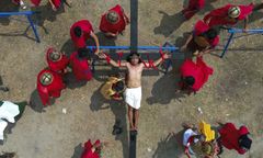 Dał się przybić do krzyża. Po raz 36. bierze udział w rekonstrukcji