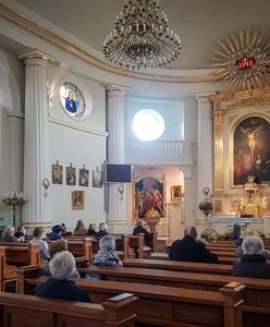 Limity w kościołach do zmiany? Morawiecki reaguje na apel abp. Gądeckiego