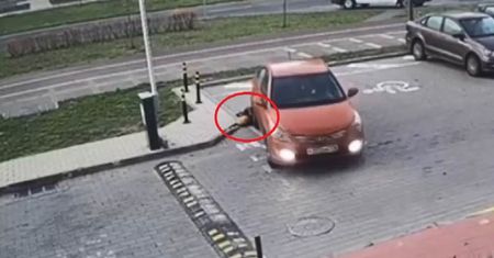 Wstrząsające wideo z Białorusi. Matka przejechała autem 5-letniego syna