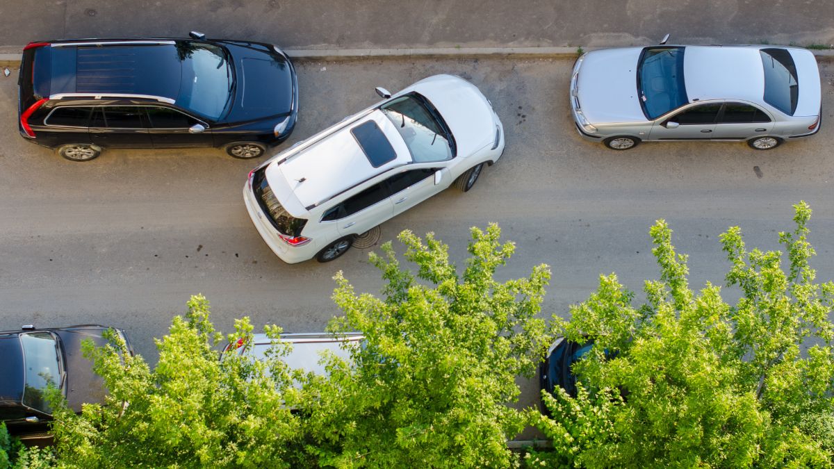 Parkowanie równoległe.