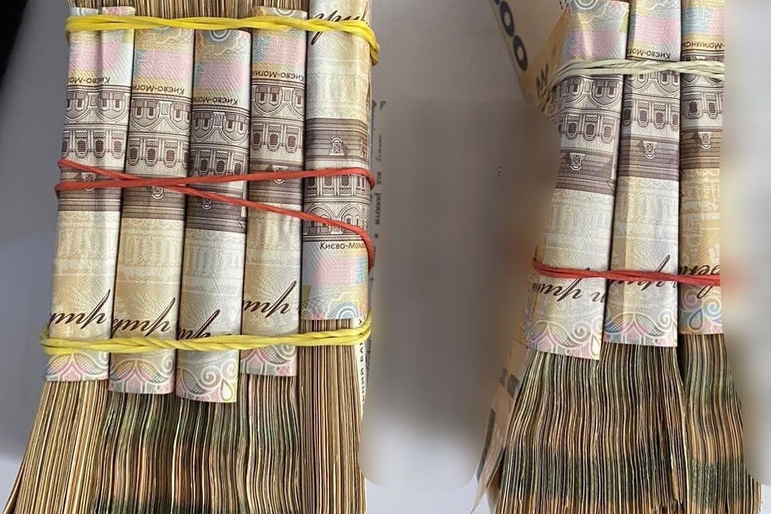 На кордоні з Польщею у жінки виявили чималу суму грошей